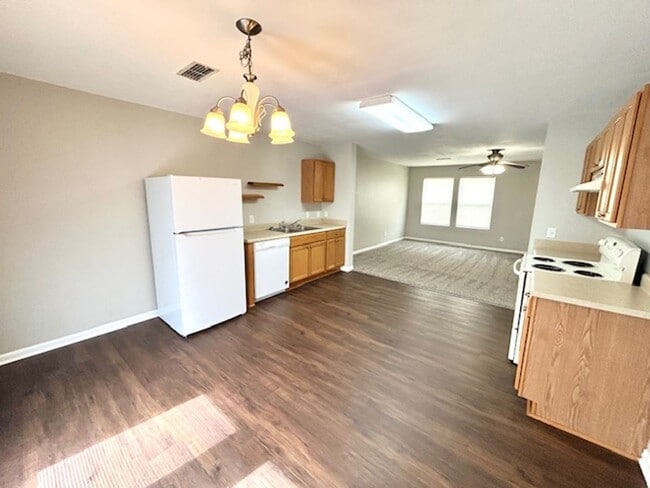 Building Photo - New Move In Special-$300 off first month's rent. Move In Ready Home in Prime Madison Location!