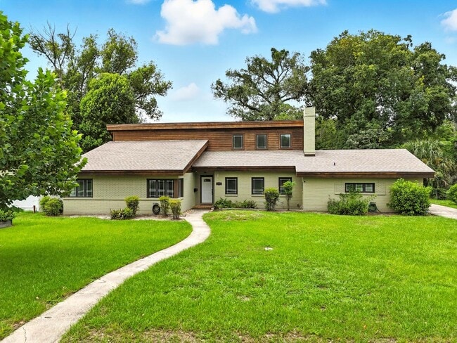 Building Photo - 5432 Grove Ave