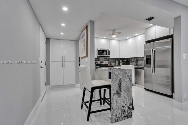 Building Photo - 2301 S Ocean Dr