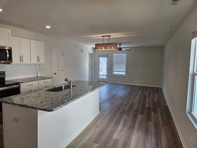 Building Photo - 3 Bedroom, 2 bath home - Hampstead - Brookfield Branch Community