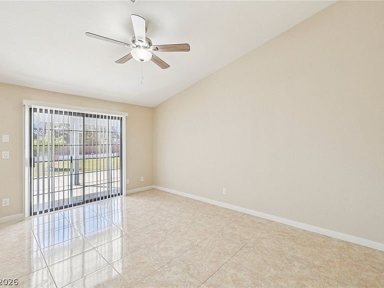 Building Photo - 582 Kavanagh Pl