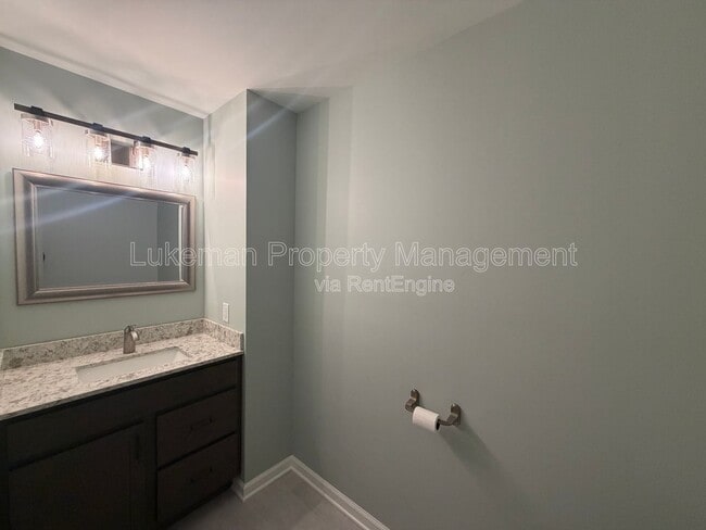 Building Photo - 4726 Hanover Ave