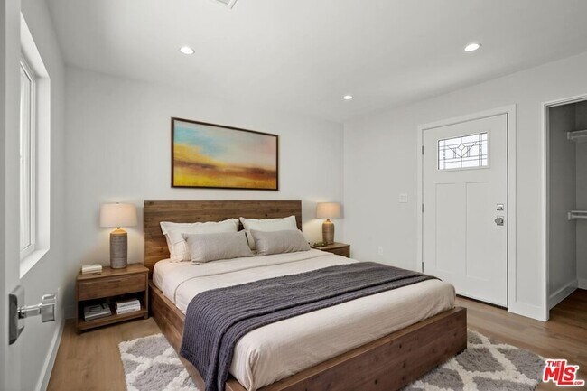 Building Photo - 1561 E Elizabeth St