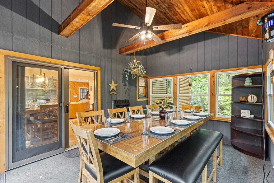 Building Photo - 2174 Lakeview Dr E