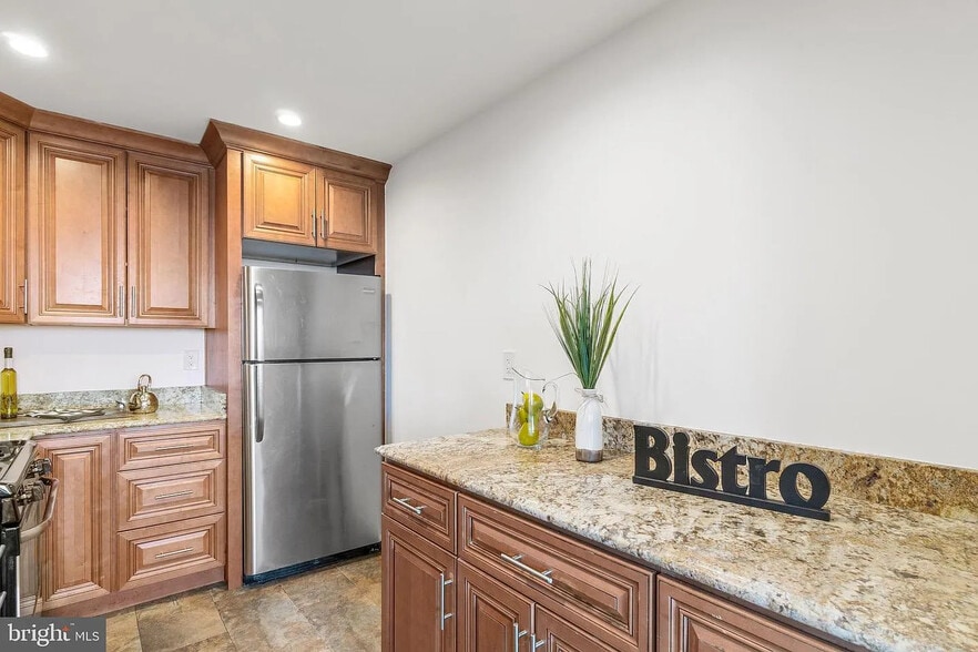 Building Photo - 5111 8th Rd S