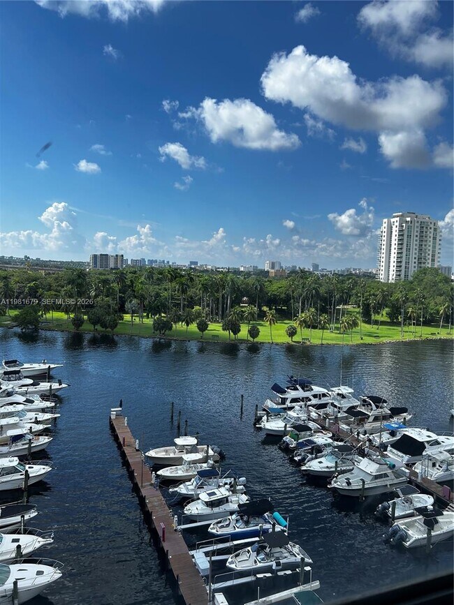 Building Photo - 1700 NW N River Dr