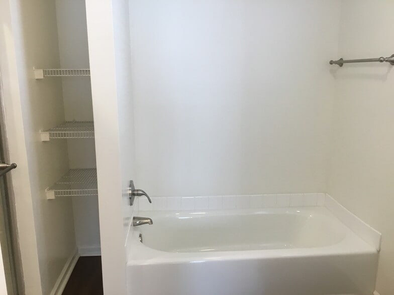 Building Photo - 133 Cameron Way Cir