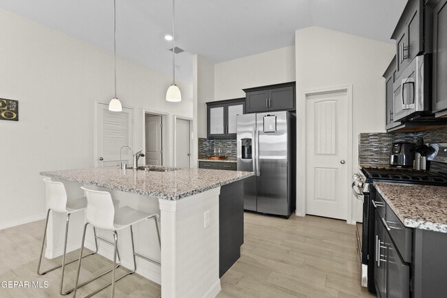 Building Photo - 13920 Loreina Luz Ave