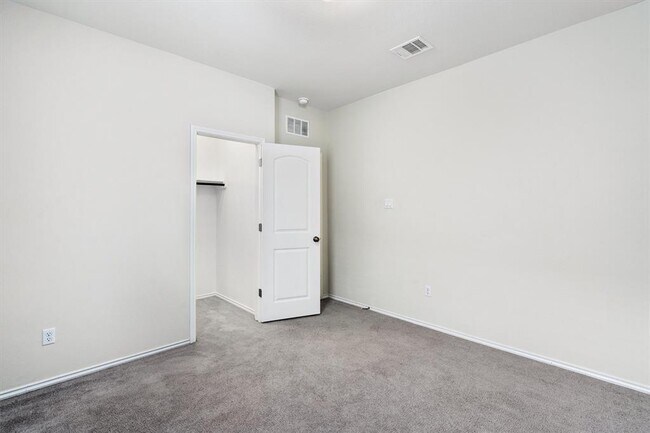 Building Photo - 213 Methodius Dr