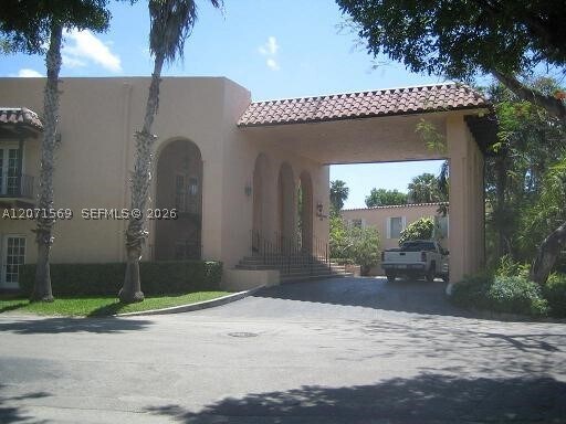 Building Photo - 10822 N Kendall Dr