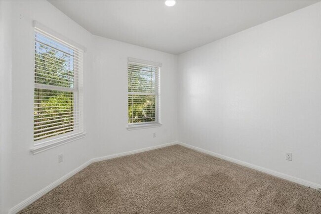 Building Photo - 19040 Kimberlite Dr