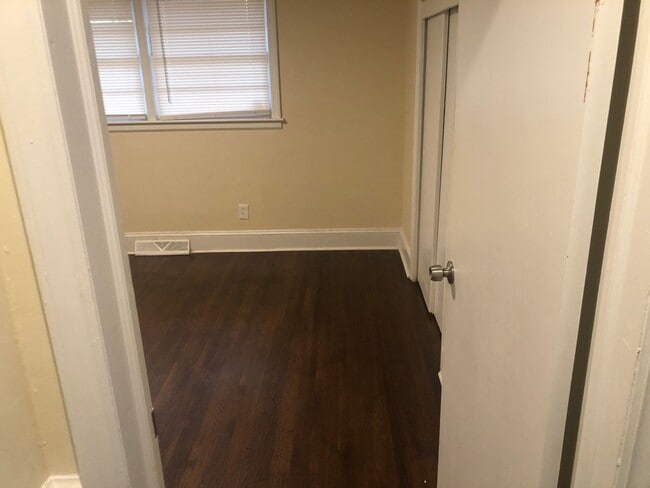 Building Photo - Dresden E - Westchester Duplex