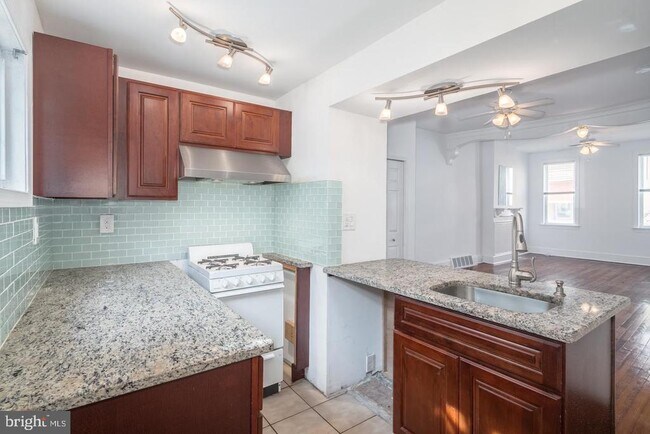 Building Photo - 2214 Latona St