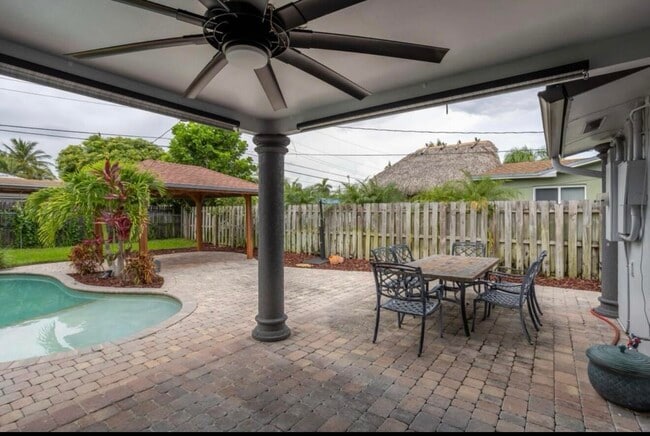 Building Photo - 603 SE 7th Ave