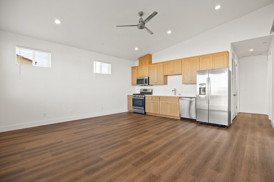 Building Photo - 1674 Thea Ave