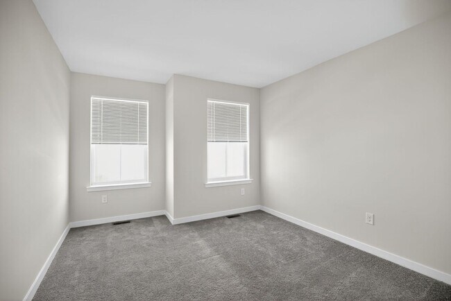 Building Photo - Beautiful 3 Bedroom, 2.5 Bath Bridgeport Townhome!