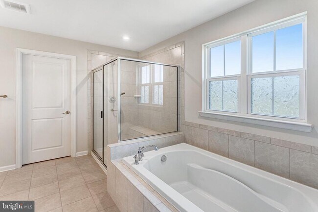 Building Photo - 11241 Wheeler Ridge Dr