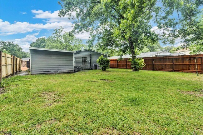 Building Photo - 5618 Malmedy Rd