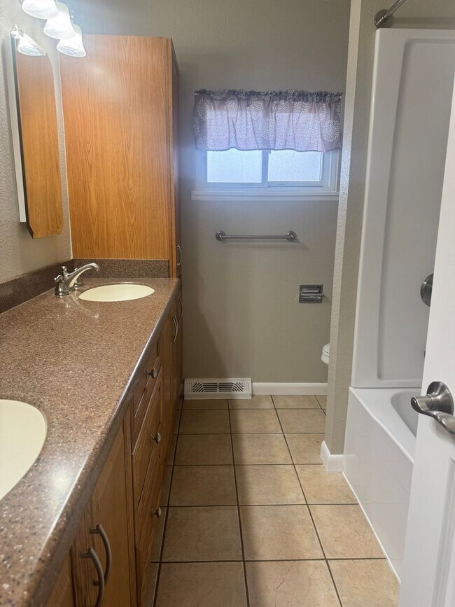 Building Photo - 4103 Everton Dr