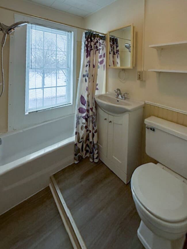 Building Photo - 30-32 Sherman St - Lakefront Living, Right in the Heart of Burlington