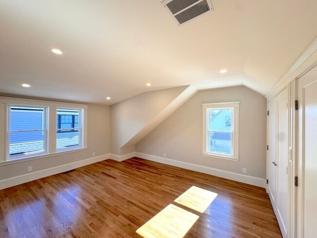 Building Photo - 14 White St