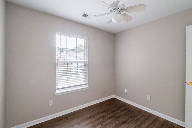 Building Photo - Spacious Townhome in Prime South Charlotte...