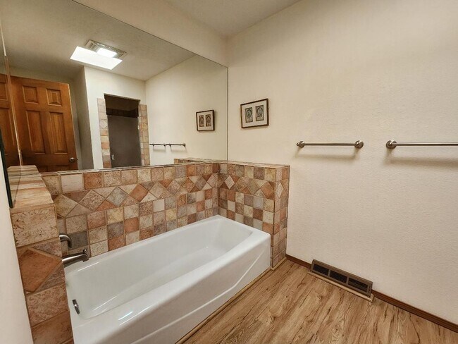 Building Photo - 246 Loma Entrada