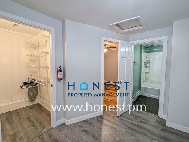 Building Photo - 162 College Ave