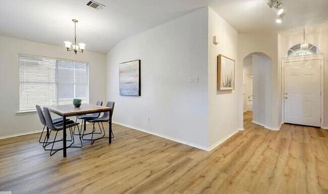 Building Photo - 15405 Quinley Dr