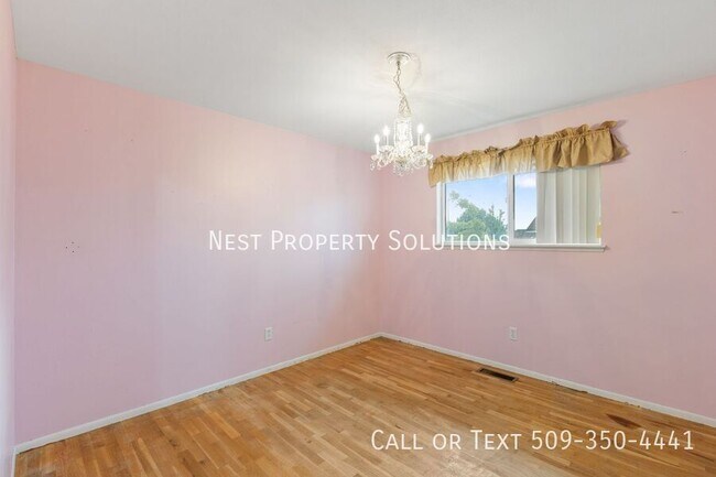 Building Photo - 603 N Crestview Dr