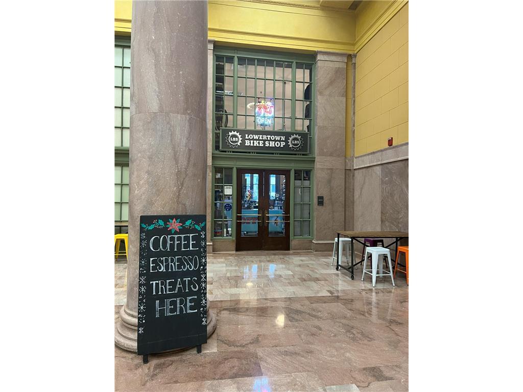 Building Photo - 214 4th St E