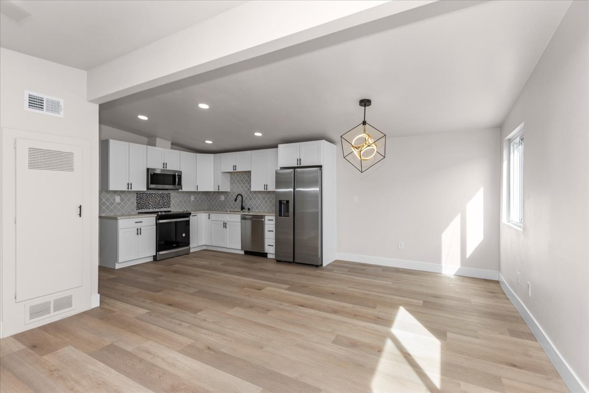 Building Photo - 9255 Fairlawn St