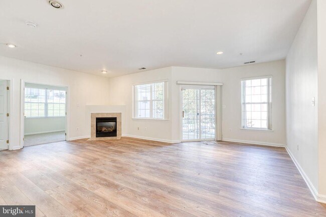 Building Photo - 5003 Hollington Dr