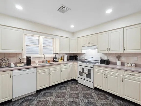 KITCHEN - 42 Van Buren St