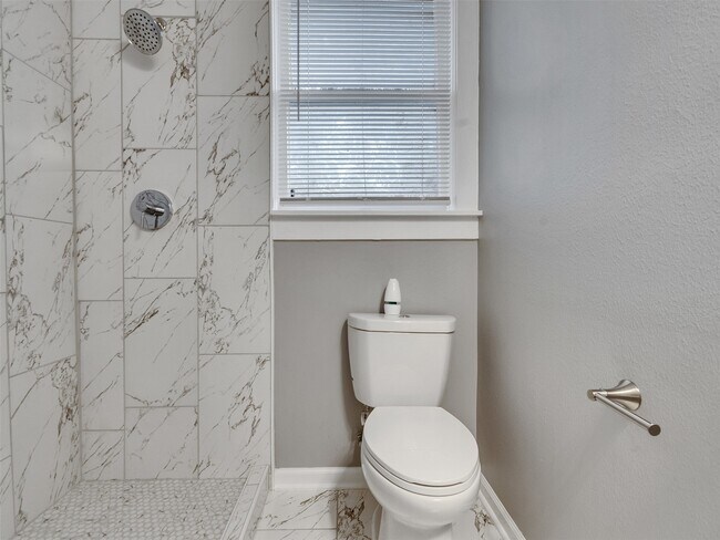 Building Photo - 414 N Avenue C