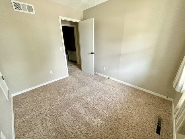 Building Photo - 105 Colony Dr