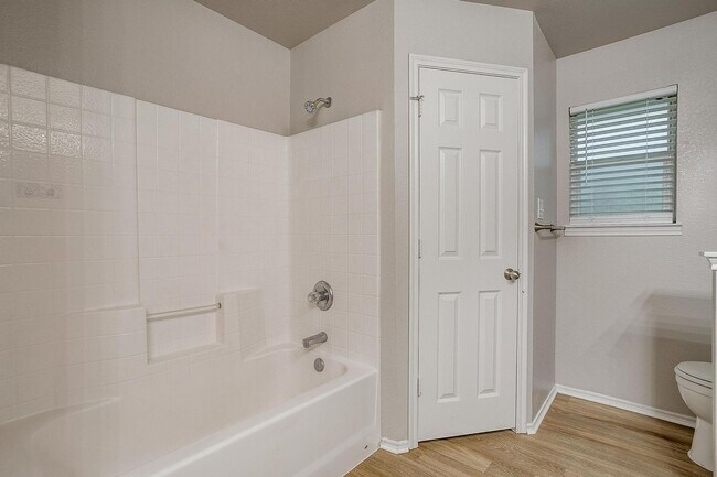 Building Photo - 2616 Castle Pines Dr