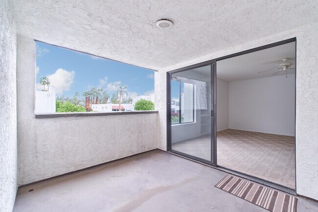 Building Photo - 616 Violeta Dr