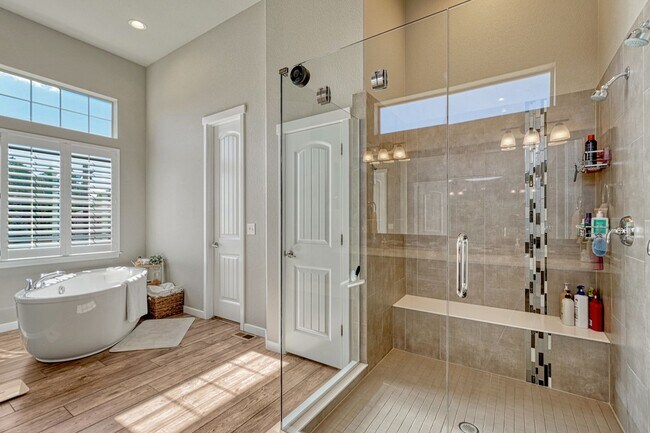 Building Photo - LUXIOUROUS 6 BED/6 BATH HOME IN SANCTUARY ...