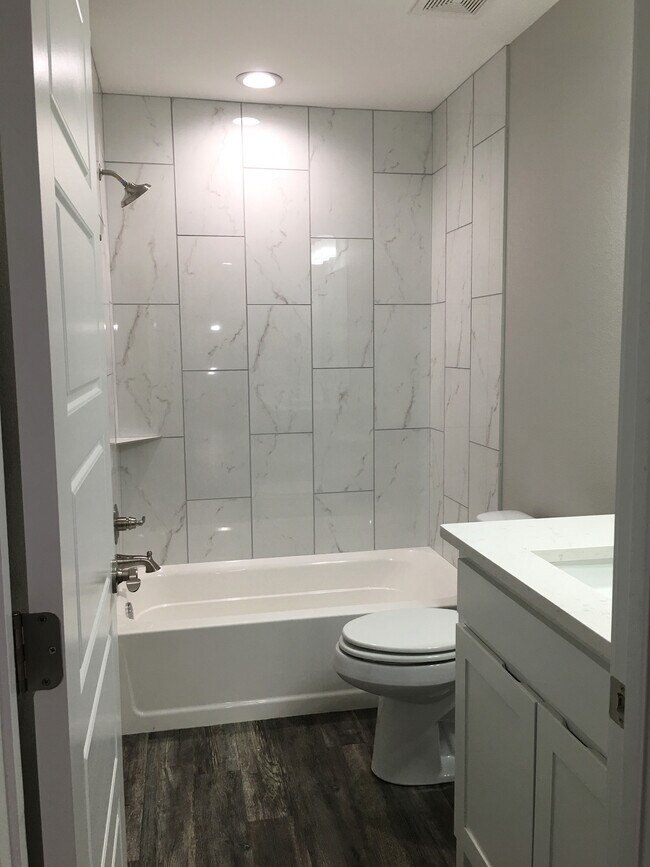 Building Photo - 709 W Woodard St