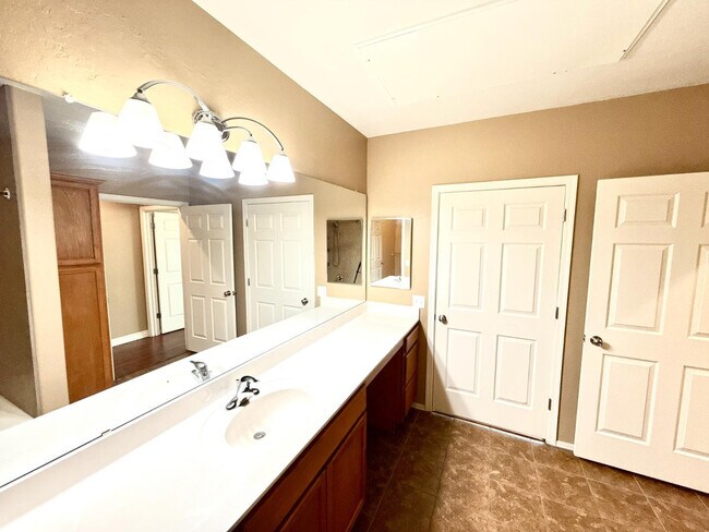 Building Photo - 14575 W Mountain View Blvd