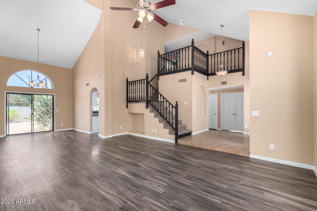 Building Photo - 6121 E Saddleback St