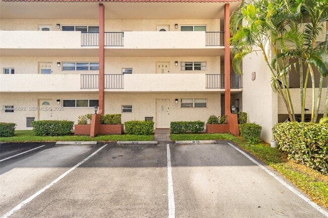 Building Photo - 9820 S Hollybrook Lake Dr