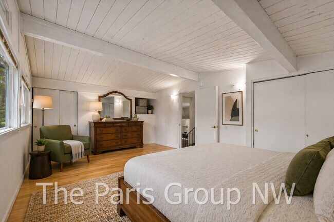 Building Photo - Fantastic Modernized Bridle Trails Mid Century Home * Central A/C, EV Charger, Exceptional Outdoo...