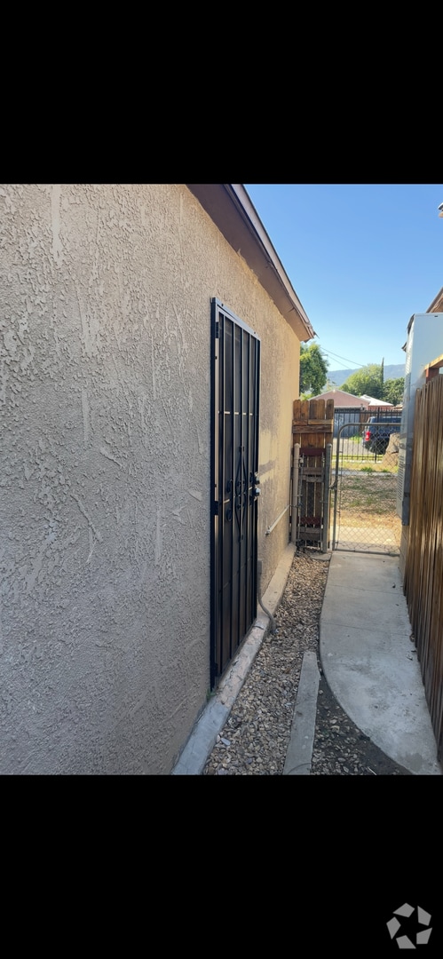 Building Photo - 1 Bed | 1 Bath | 400 Sq Ft | Studio/ADU