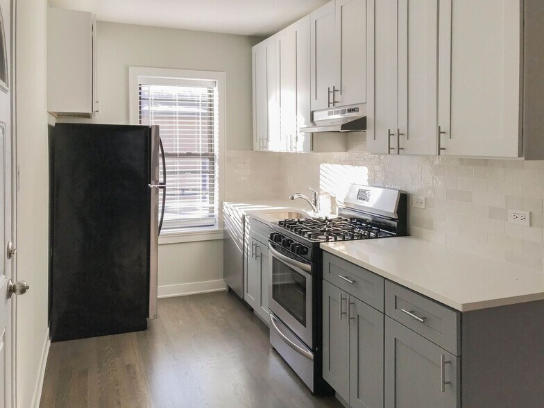 Building Photo - 1954 W Wilson Ave