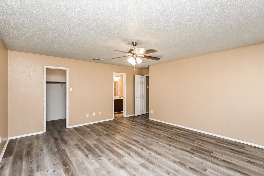 Building Photo - 5213 Bedfordshire Dr