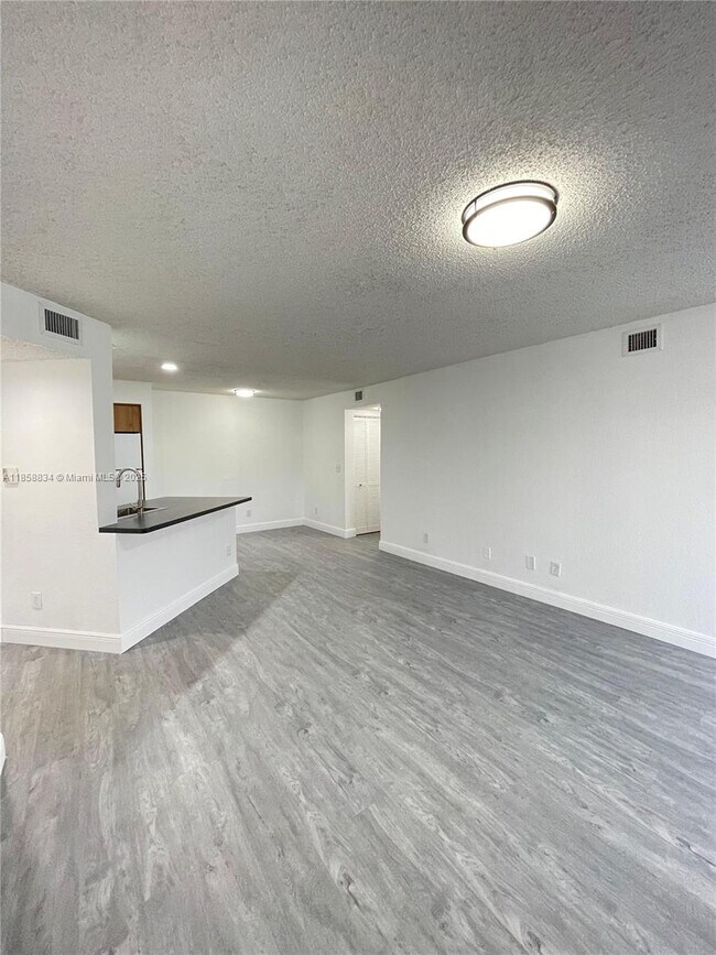 Building Photo - 12400 Vista Isles Dr