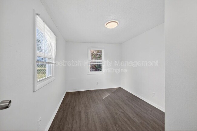 Building Photo - 10019 Northgate Dr