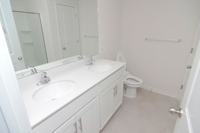 Building Photo - 116 Leslie Silver Dr